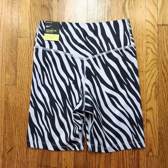 NIKE One Womens Bike Shorts Size S Zebra Tight Fit Mid Rise 7 Inch Training NEW - Picture 7 of 8